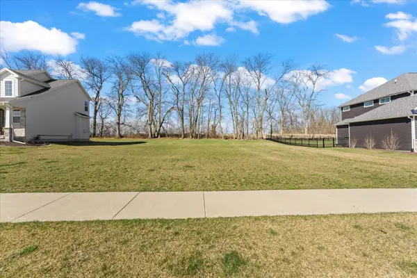 1215 Briarwood Lane, Mahomet, IL 61853