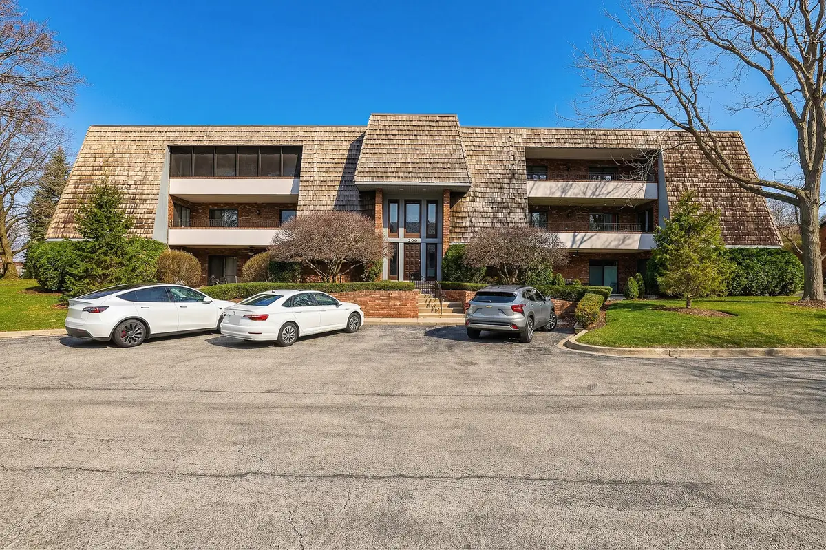 200 Red Top Drive #302, Libertyville, IL 60048 - #1