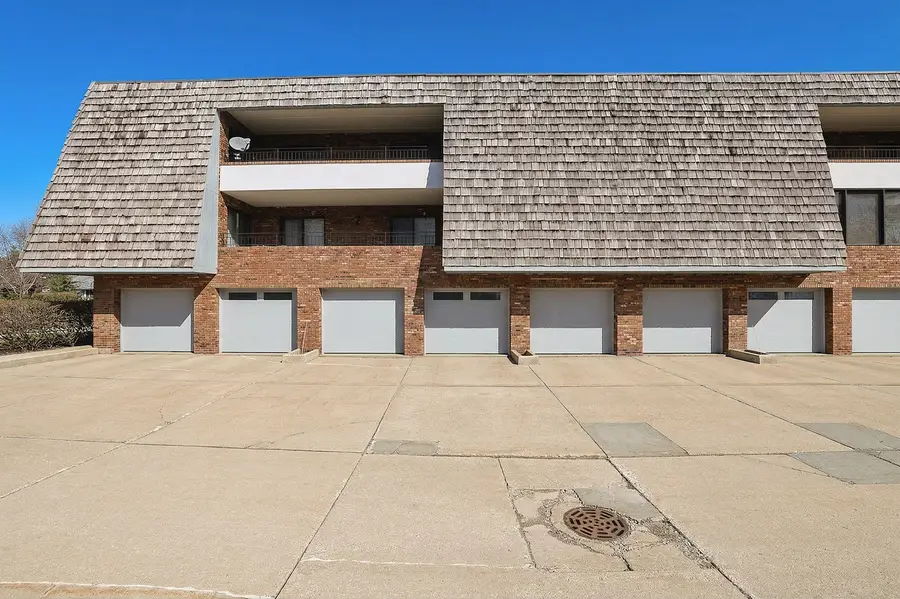 200 Red Top Drive #302, Libertyville, IL 60048 - #2