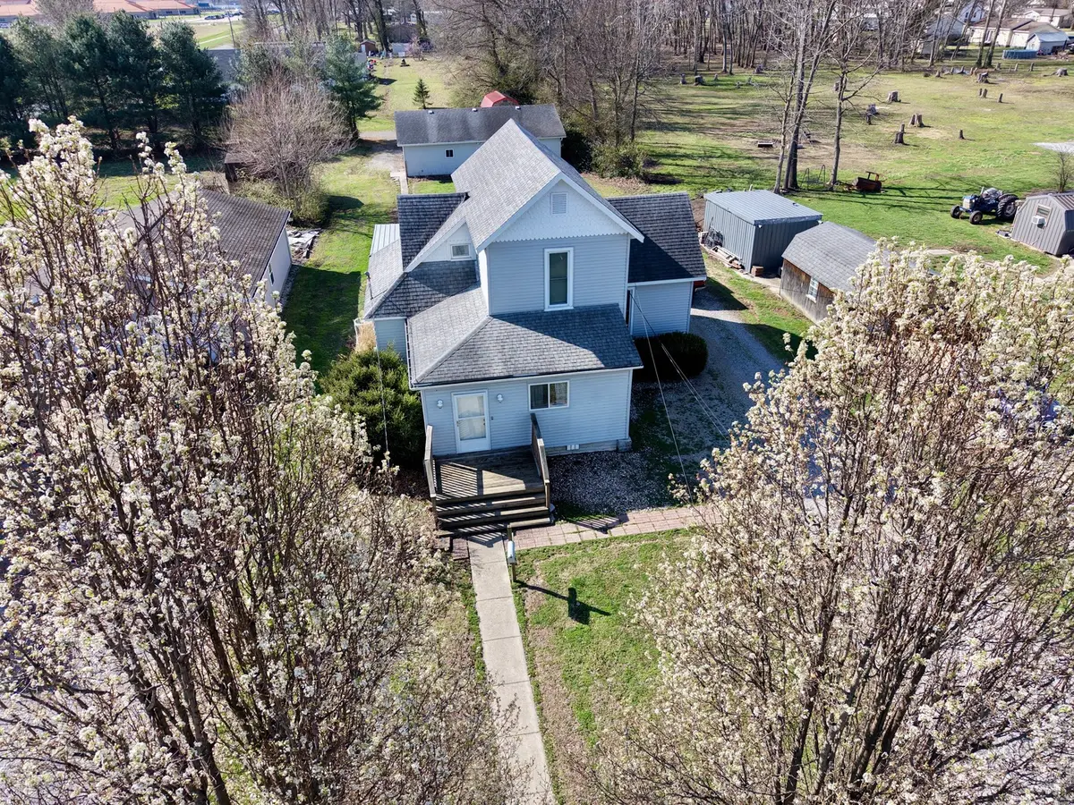 542 Vincennes Avenue, Flora, IL 62839 - #1