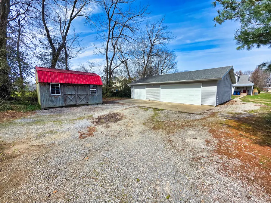 542 Vincennes Avenue, Flora, IL 62839 - #2