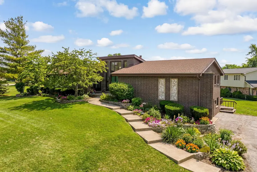 8405 Carriage Green Drive, Darien, IL 60561 - #2