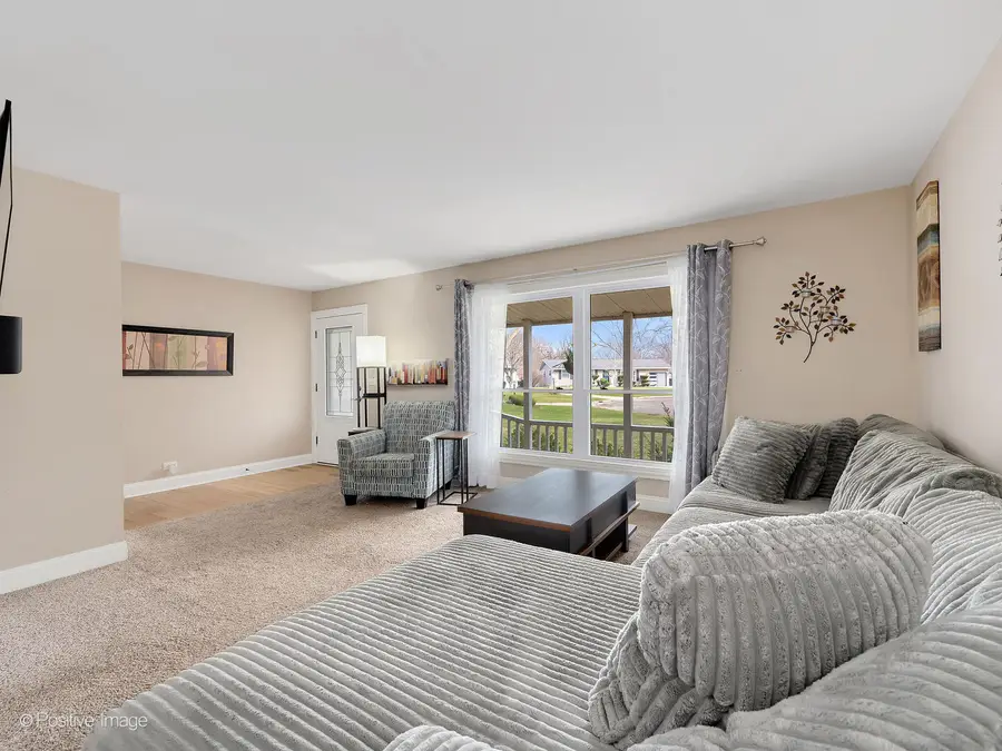 350 Shawnee Drive, Carol Stream, IL 60188 - #2