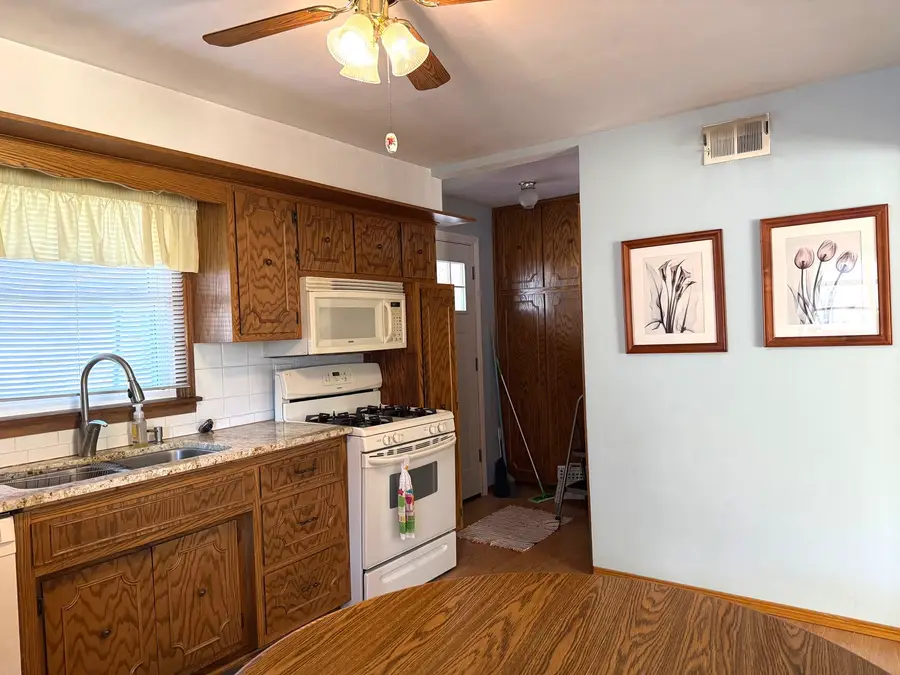 6048 Washington Street, Chicago Ridge, IL 60415 - #3