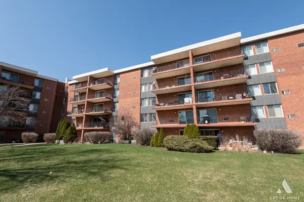 18 E Old Willow Road #205N, Prospect Heights, IL 60070