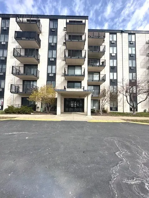 9098 W Terrace Drive #3-I, Niles, IL 60714 - #1