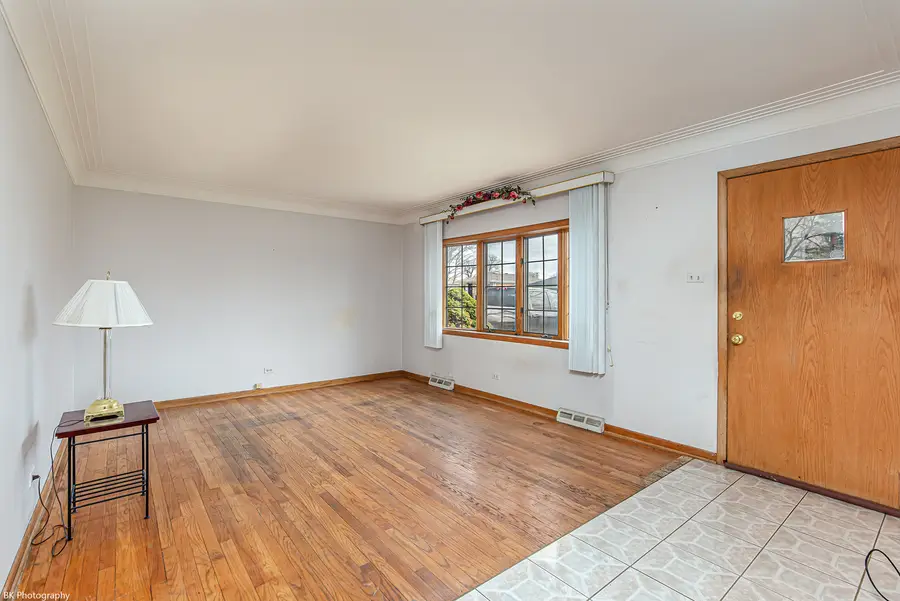 8420 S New England Avenue, Burbank, IL 60459 - #3