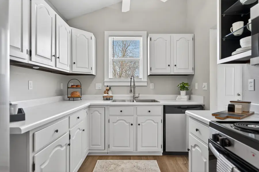 711 Renrose Avenue, Loves Park, IL 61111 - #3