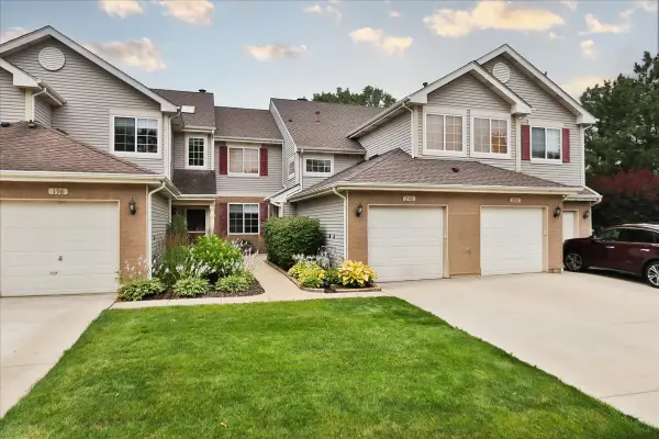 202 Sierra Pass Drive, Schaumburg, IL 60194