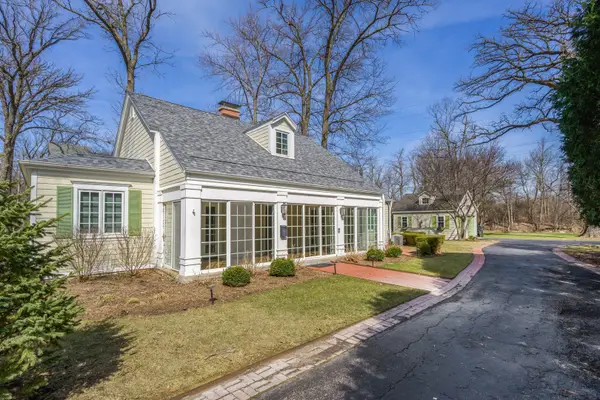 901 E Glenwood Road, Glenview, IL 60025