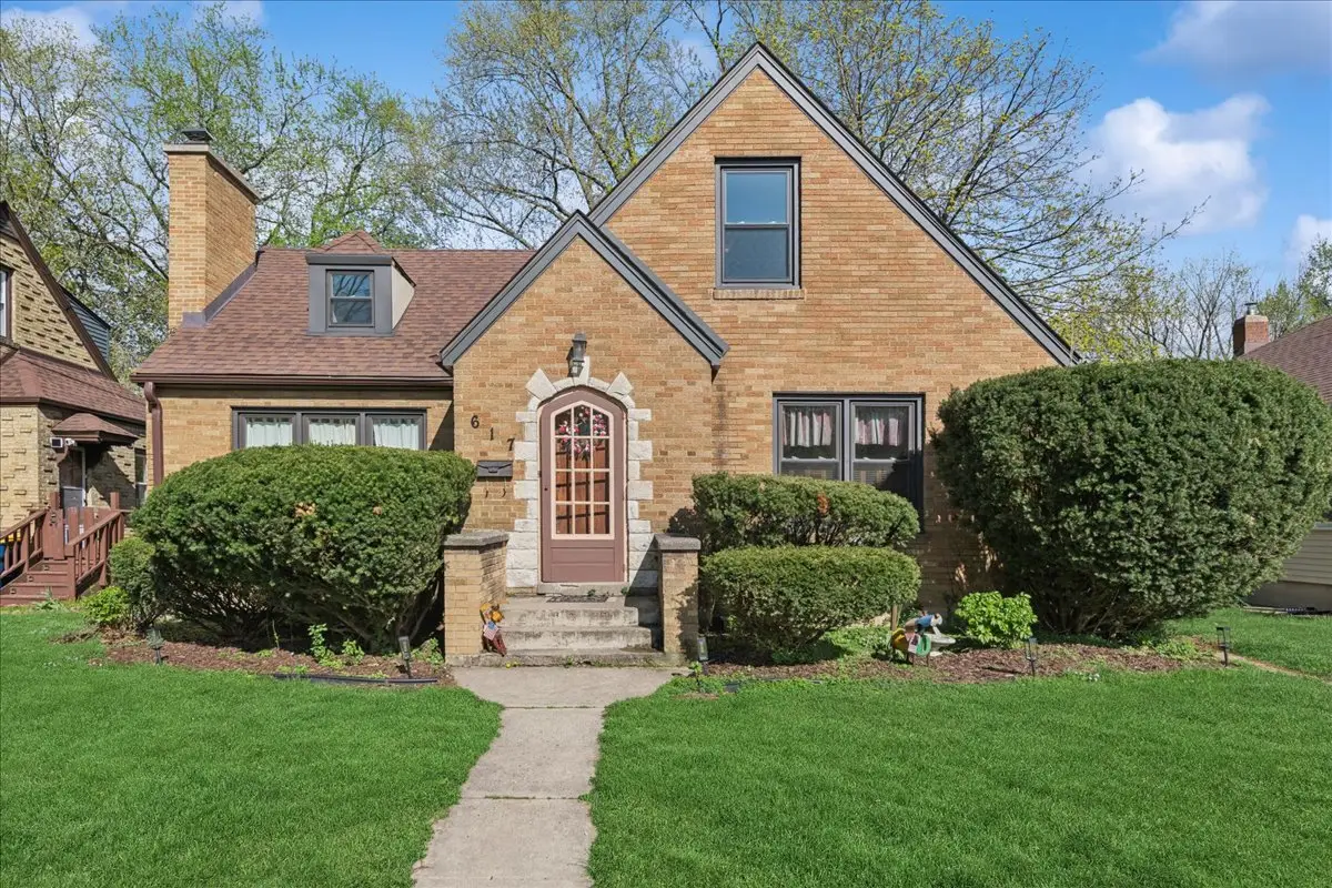 617 Lavoie Avenue, Elgin, IL 60120 - #1