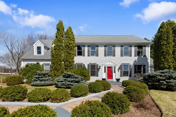 185 Sycamore Drive, Hawthorn Woods, IL 60047