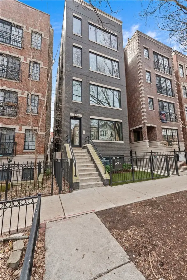 825 W Buckingham Place #3, Chicago, IL 60657