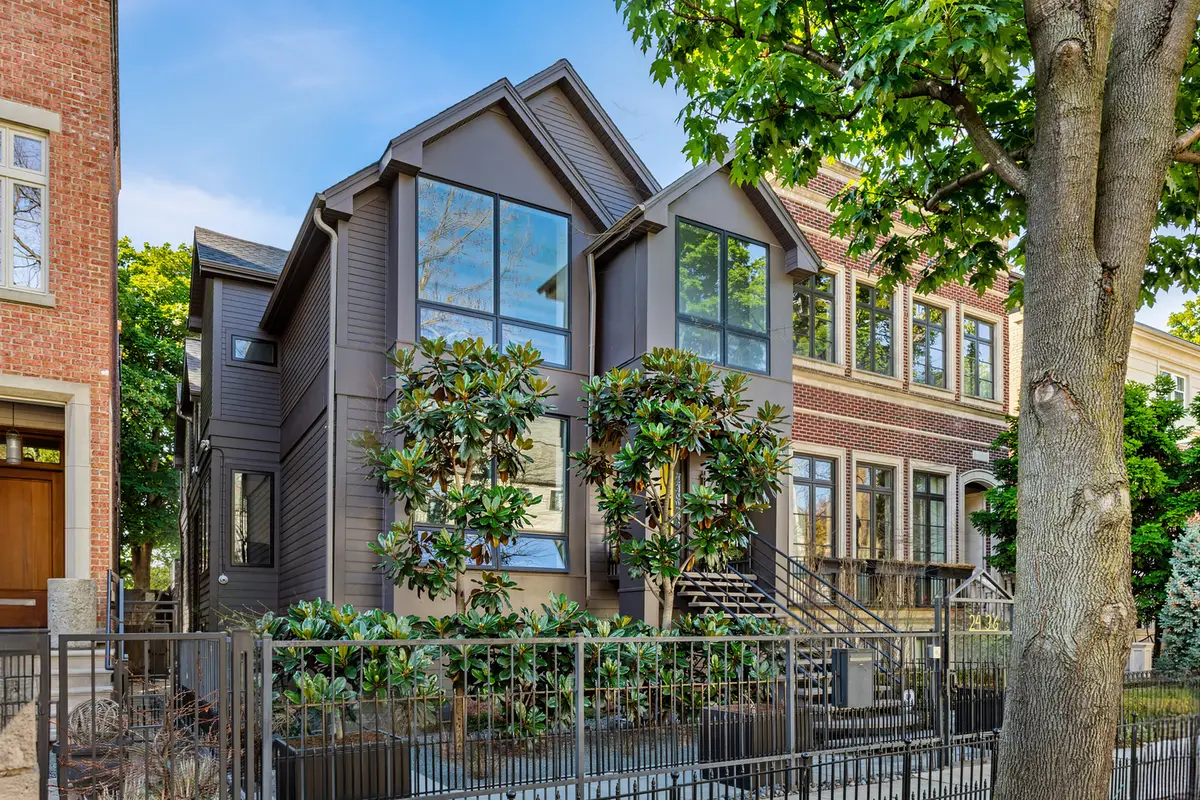 2436 N Surrey Court, Chicago, IL 60614 - #1