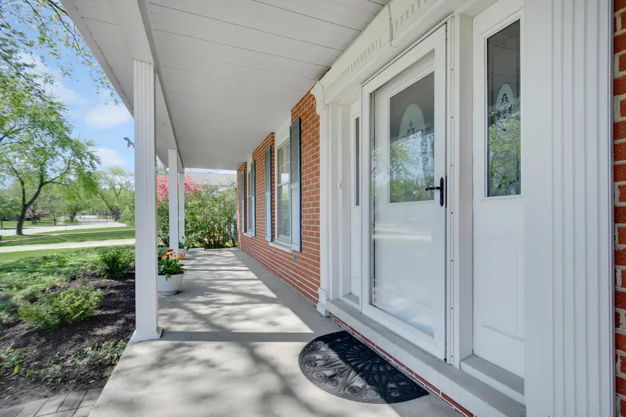 6914 Richmond Avenue, Darien, IL 60561 - #2