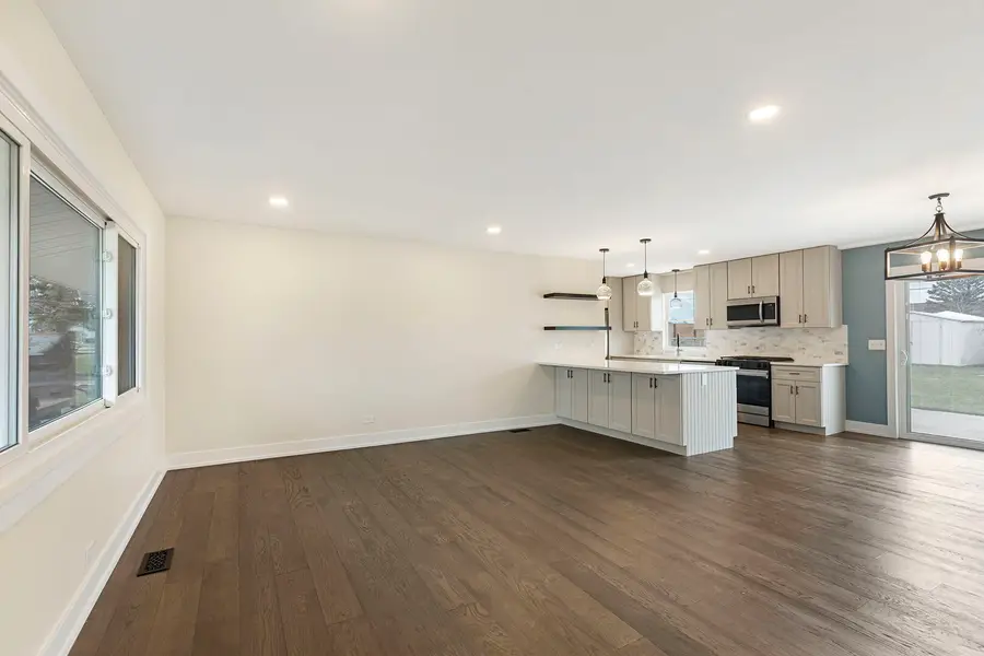 1910 Ashley Road, Hoffman Estates, IL 60169 - #2