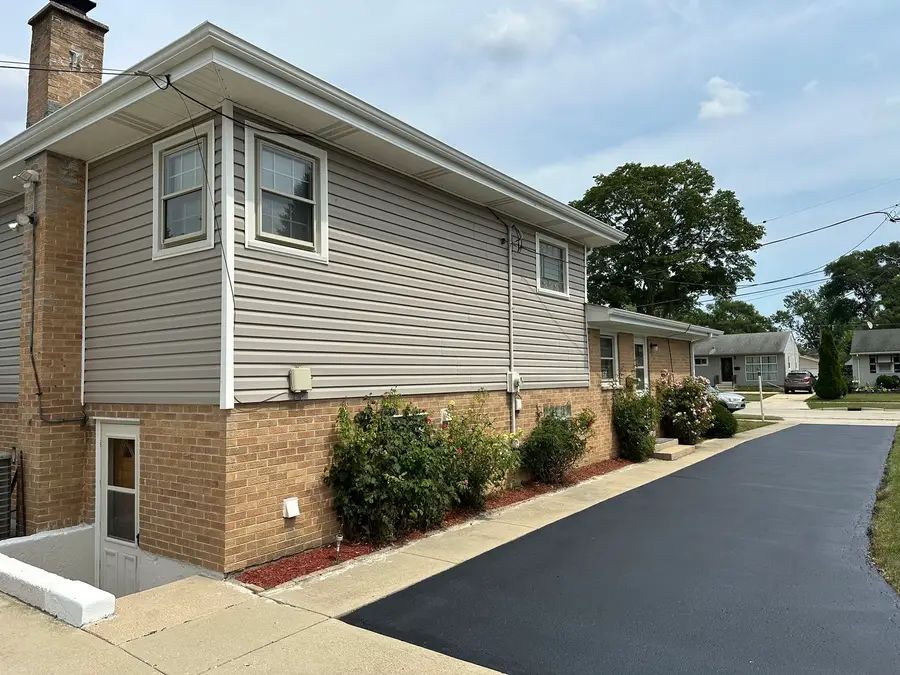 2054 Birch Street, Des Plaines, IL 60018 - #3