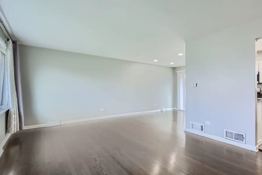 10403 Barnard Drive, Chicago Ridge, IL 60415 - #3