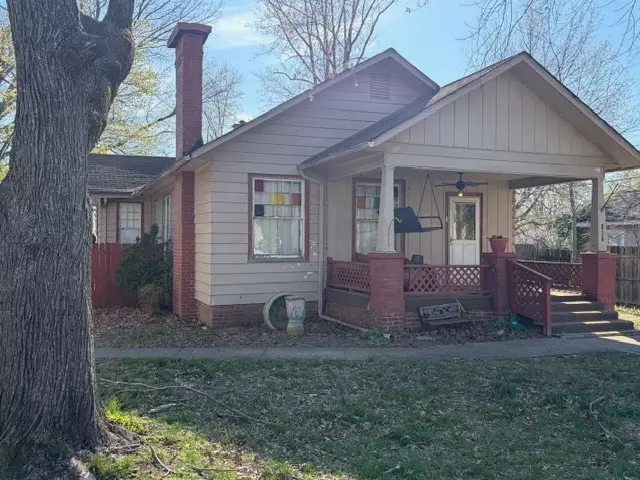 820 S 20th Street, Herrin, IL 62948 - #2