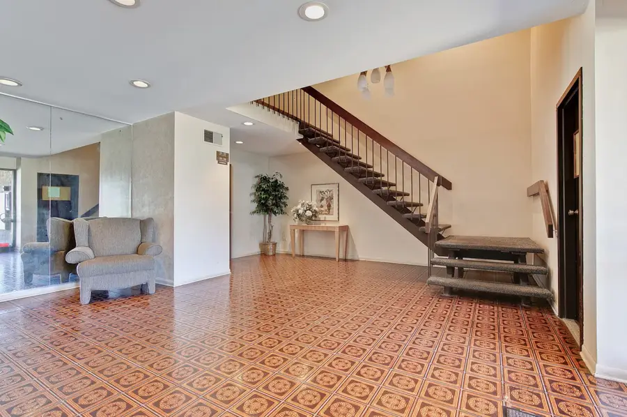 Address Withheld By Seller, Buffalo Grove, IL 60089 - #3