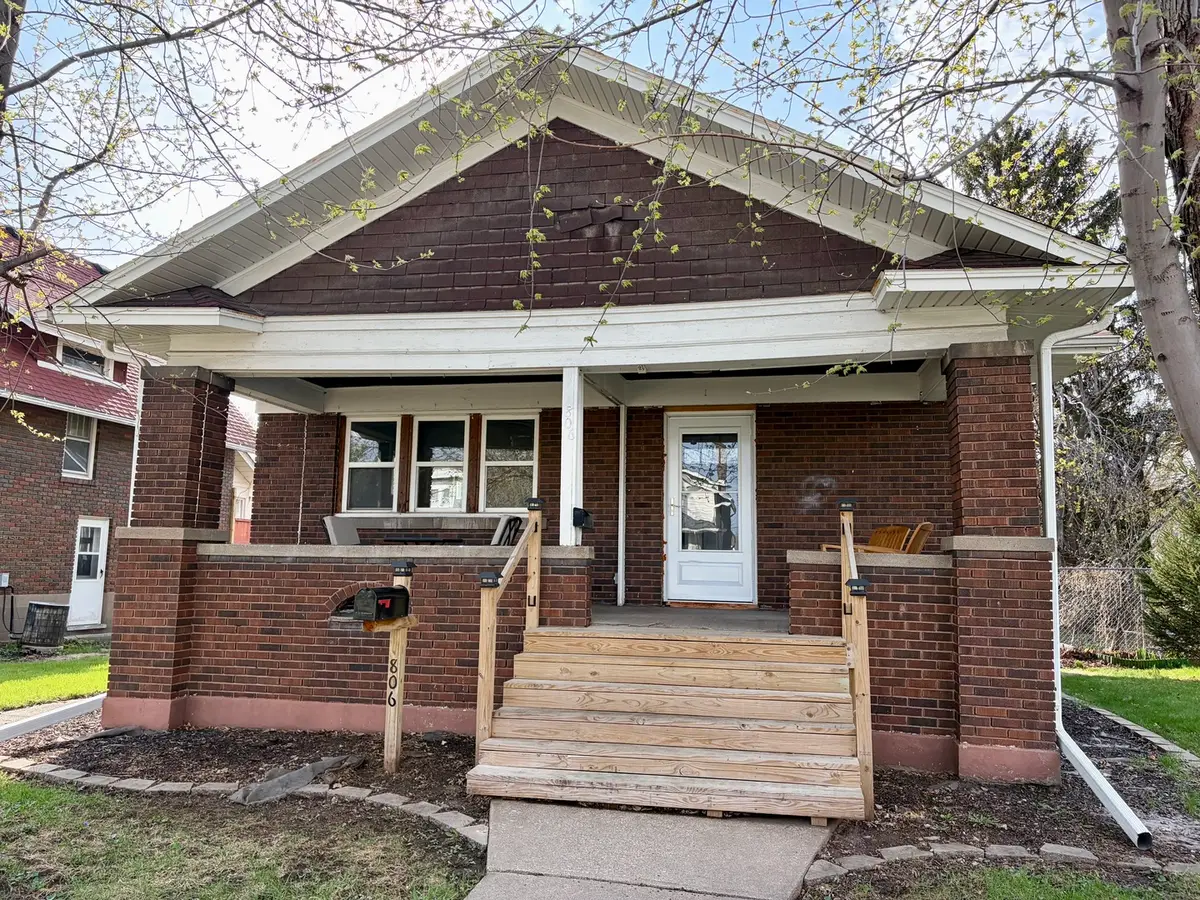 806 N 3rd Street, Clinton, IA 52732 - #1