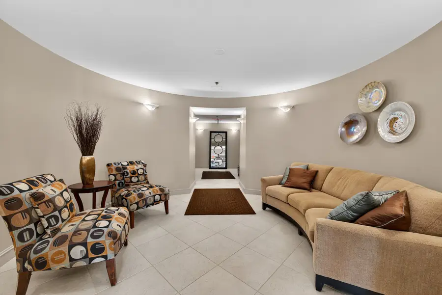 110 S Evergreen Avenue #5CN, Arlington Heights, IL 60005 - #3