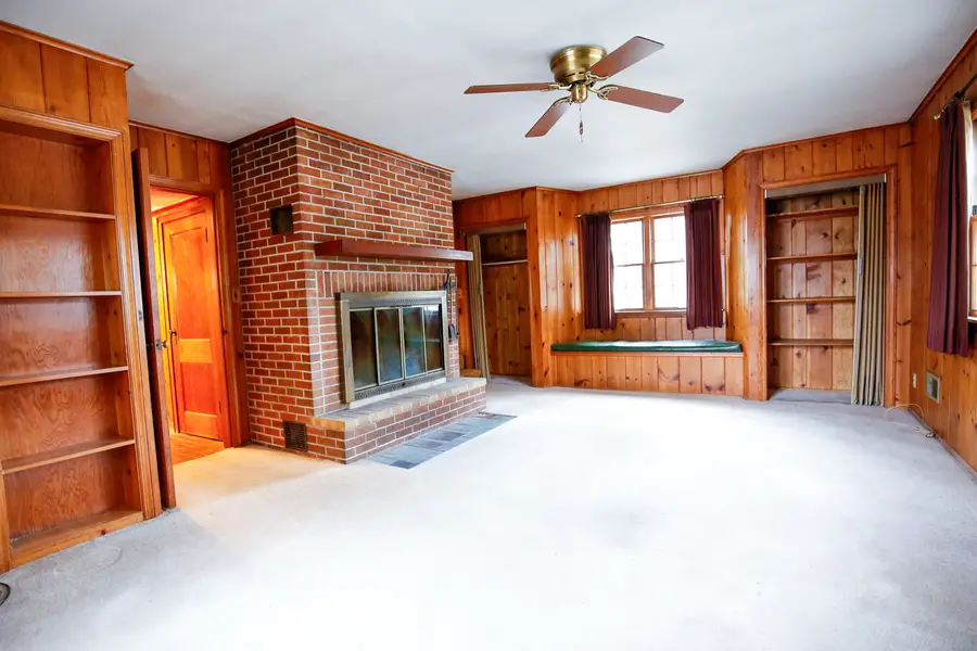 422 N Hennepin Avenue, Dixon, IL 61021 - #2