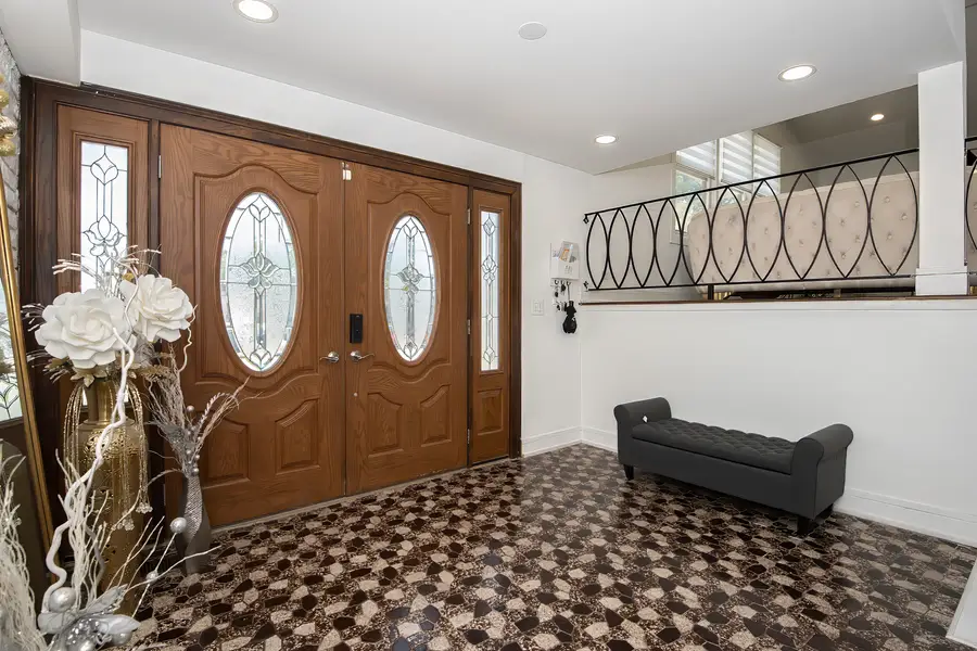 9909 N Huber Lane, Niles, IL 60714 - #2