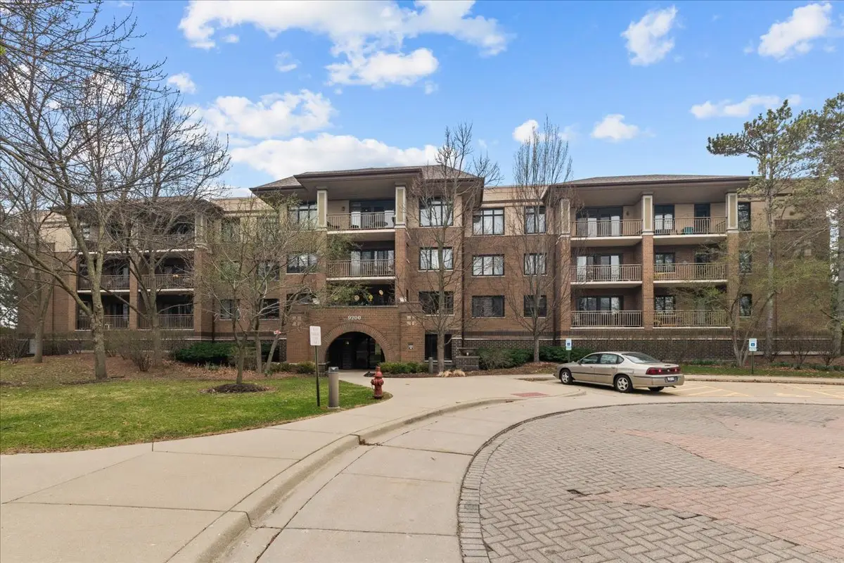 9200 N East Prairie Road #203, Evanston, IL 60203 - #1
