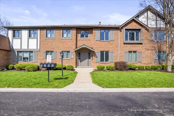 86 Canterbury Court #277, Palos Heights, IL 60463