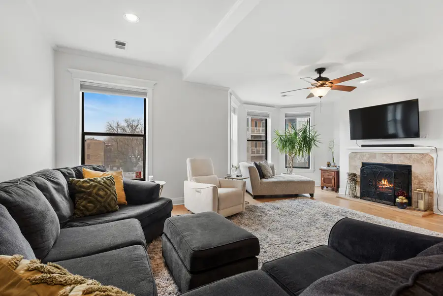 3909 N Sheridan Road #3H, Chicago, IL 60613 - #3