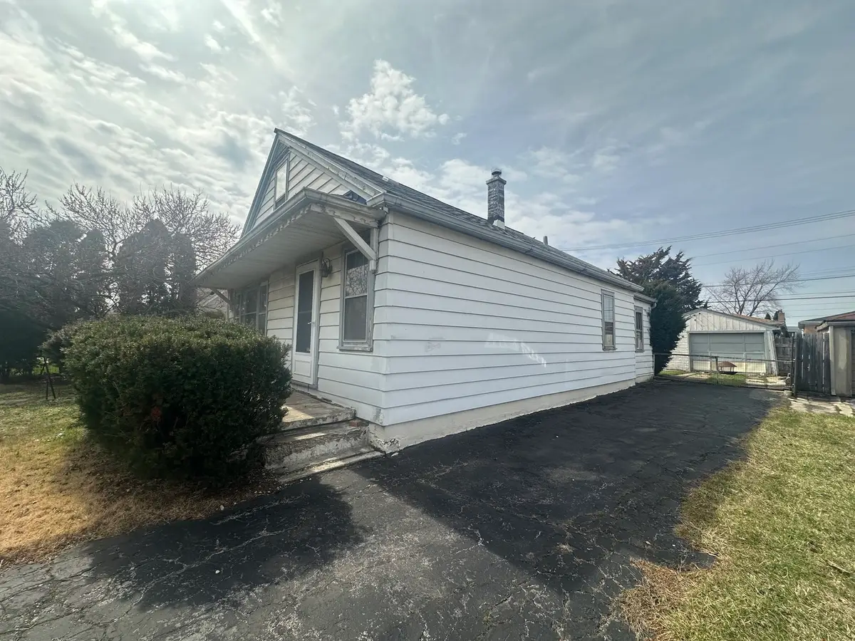 7712 New Castle Avenue, Burbank, IL 60459 - #1