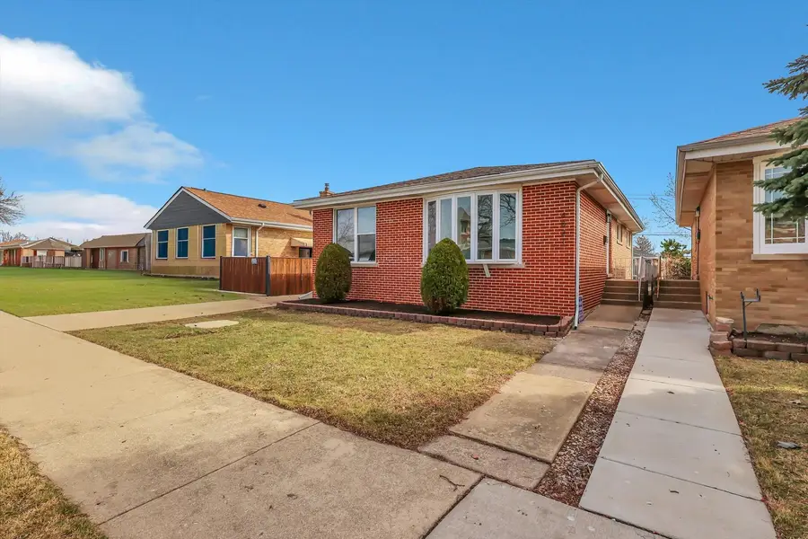 4821 N Mont Clare Avenue, Chicago, IL 60656 - #2