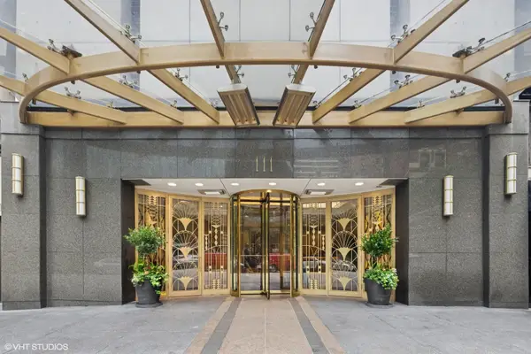 111 E Chestnut Street #21B, Chicago, IL 60611