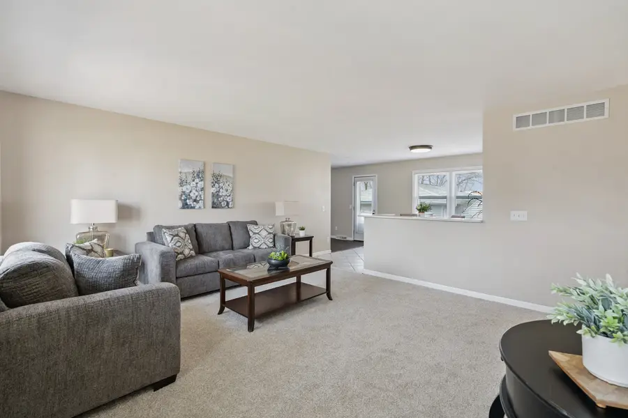 205 Park Lane Circle, Eldridge, IA 52748 - #2