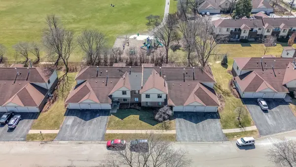 823 E Coach Road #8, Palatine, IL 60074