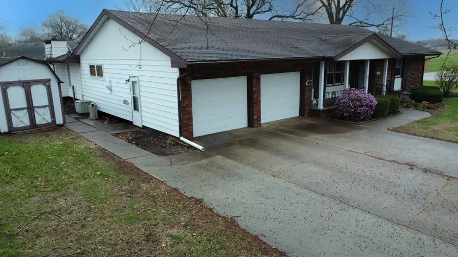 460 S Ralph Street, Watseka, IL 60970 - #3