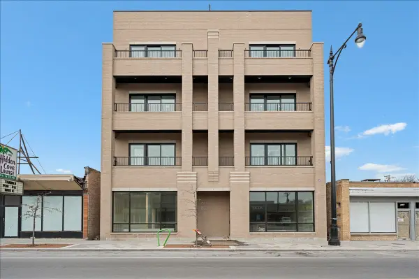 5340 N Lincoln Avenue #401, Chicago, IL 60625