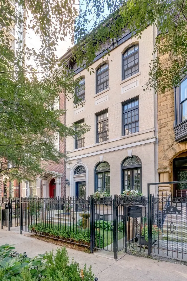 53 E Division Street, Chicago, IL 60610 - #1