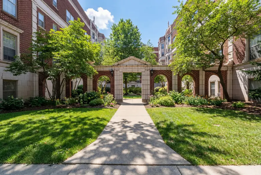 488 Sheridan Road #2, Evanston, IL 60202 - #2