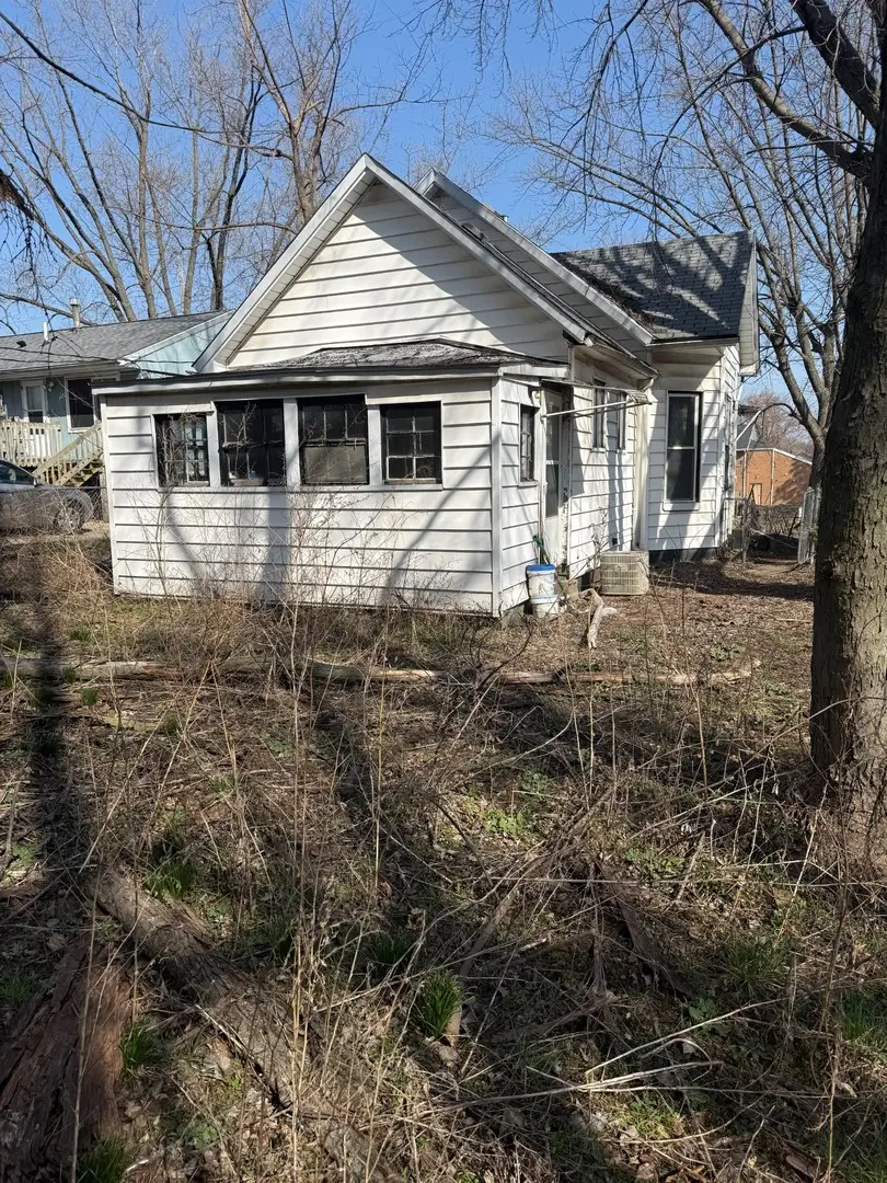 916 W Front Street, Bloomington, IL 61701 - #2