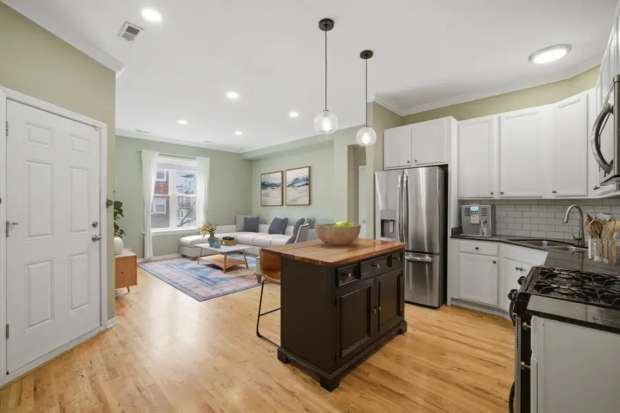 1542 W Cornelia Avenue #2, Chicago, IL 60657 - #3