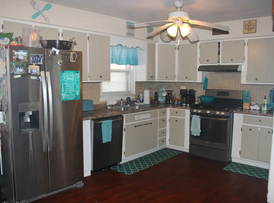 220 N East Street, Earlville, IL 60518 - #2