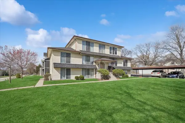 108 S 14th Street #108, St. Charles, IL 60174