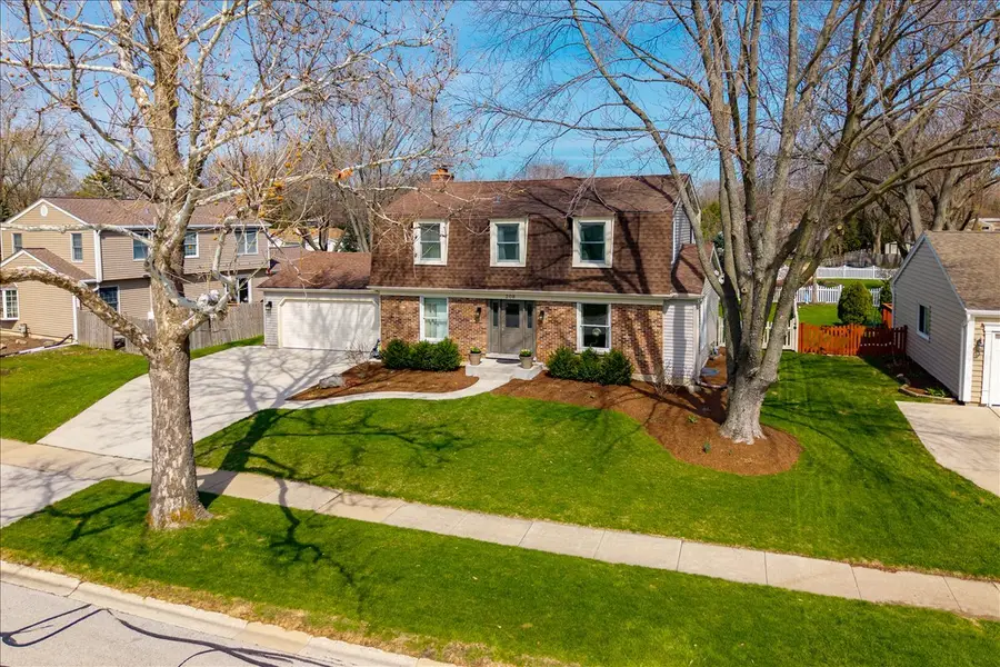 208 S Birchwood Drive, Naperville, IL 60540 - #2