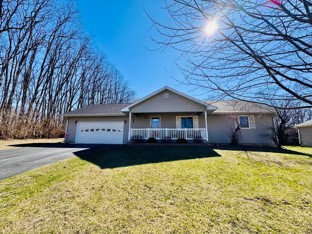 402 Woodside Place, Dixon, IL 61021 - #1