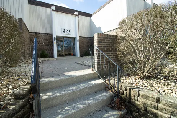 521 73rd Street #104, Downers Grove, IL 60516