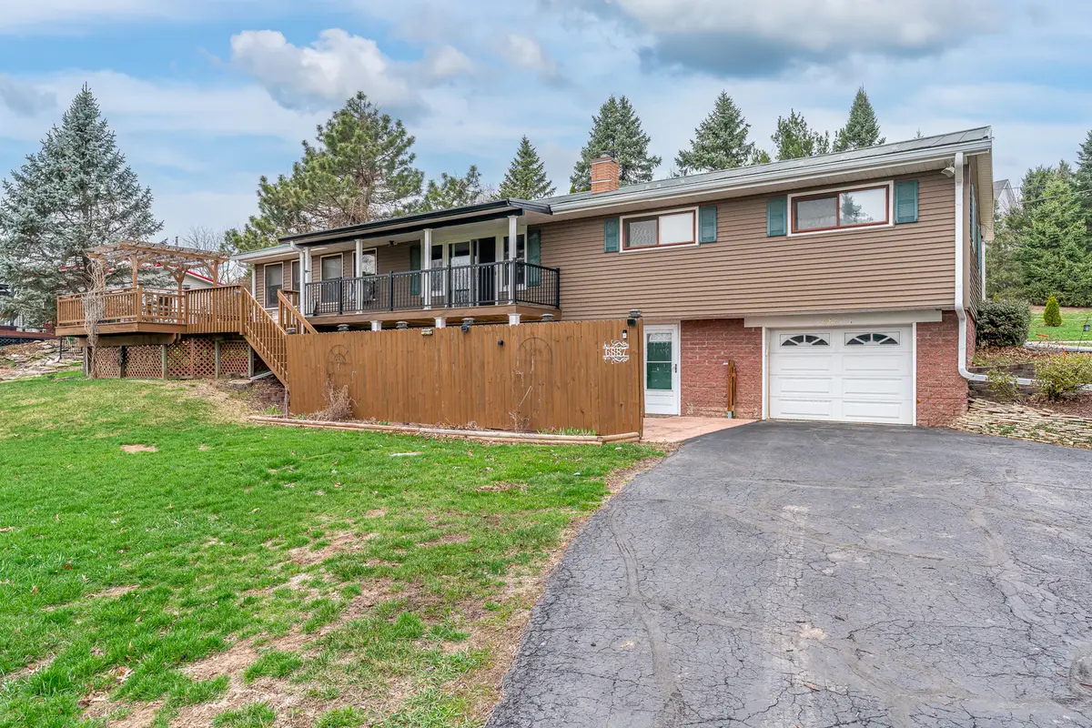 6887 Colonial Avenue, Bettendorf, IA 52722 - #1