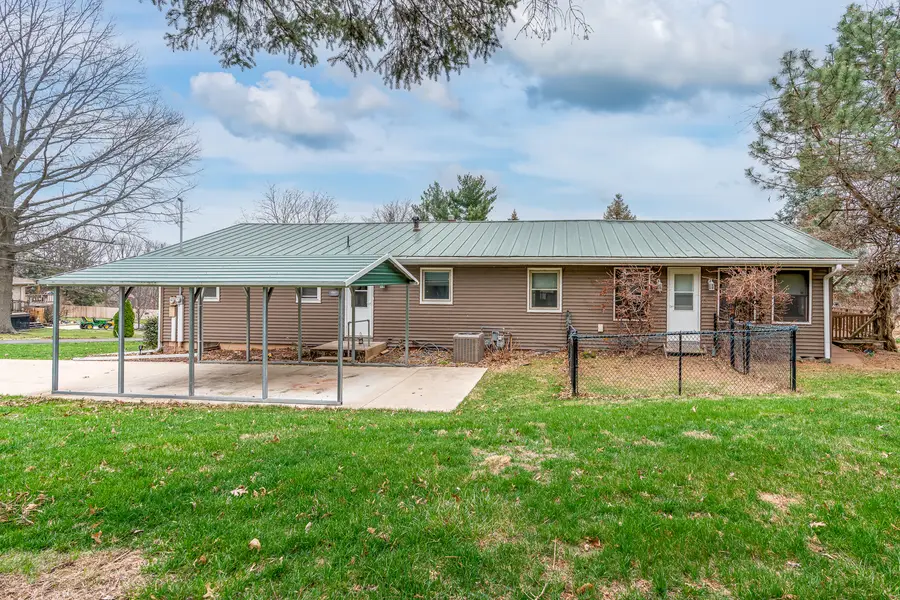 6887 Colonial Avenue, Bettendorf, IA 52722 - #3