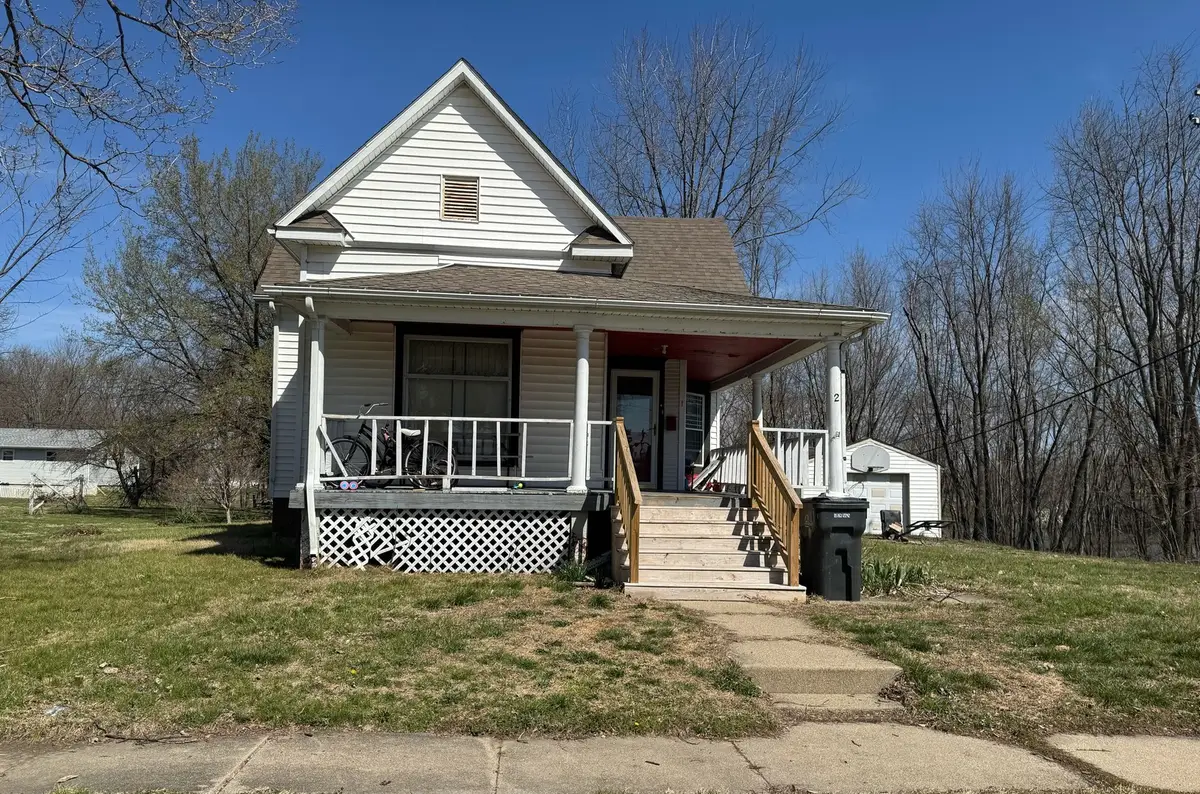 2 W Vine Street, Villa Grove, IL 61956 - #1